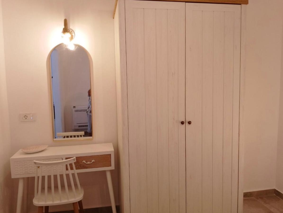 Santorossa Luxury Villas Emporio  Экстерьер фото